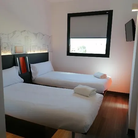 Easyhotel Centre Guest house