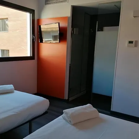 Easyhotel Centre Guest house *