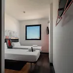 Гостевой дом Four Points Flex By Sheraton Centre *