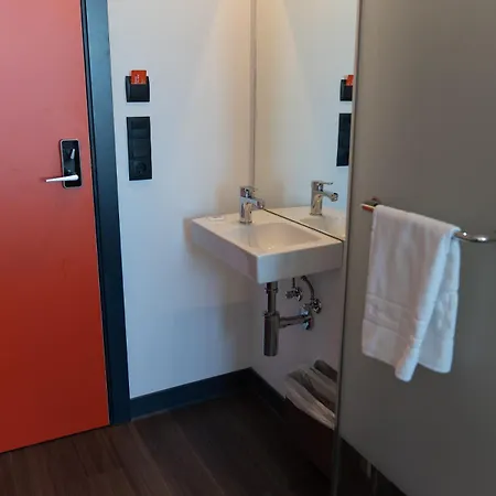 Easyhotel Centre