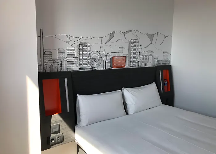 Four Points Flex By Sheraton Centre بيت ضيافة مالقة